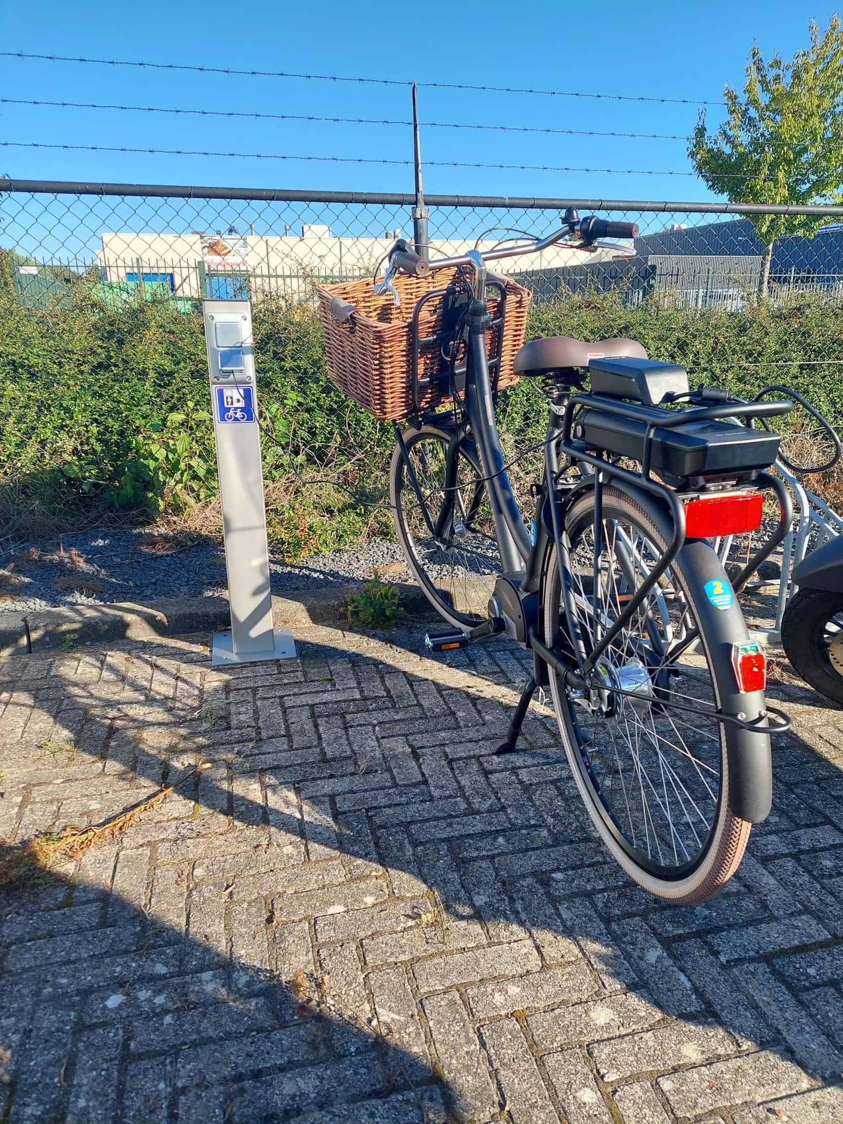 Edelstahl Fahrradladestation